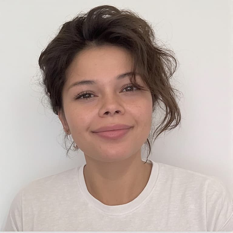 saria-velasquez profile